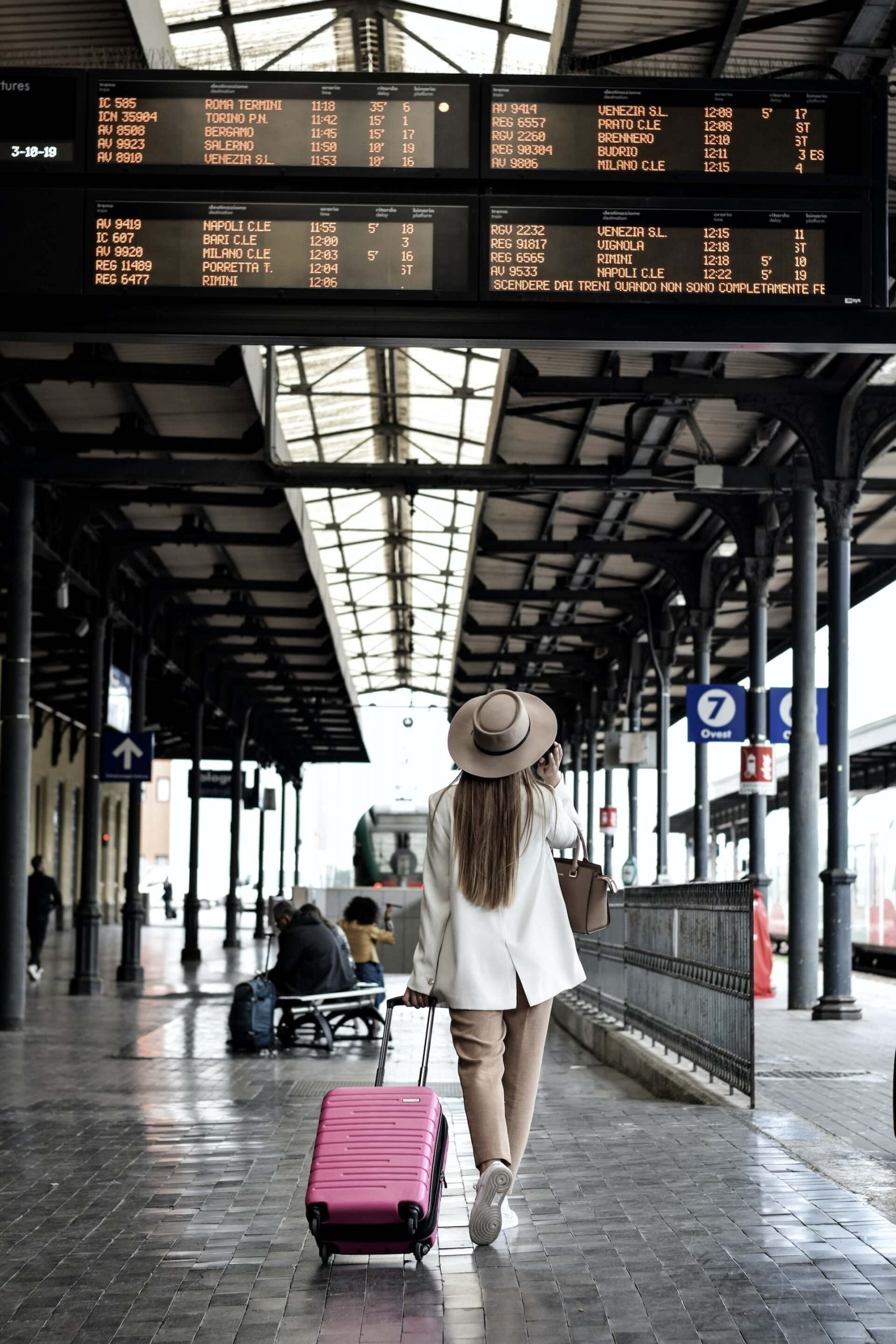 5 Of The Best Chic & Cute Airport Hairstyles